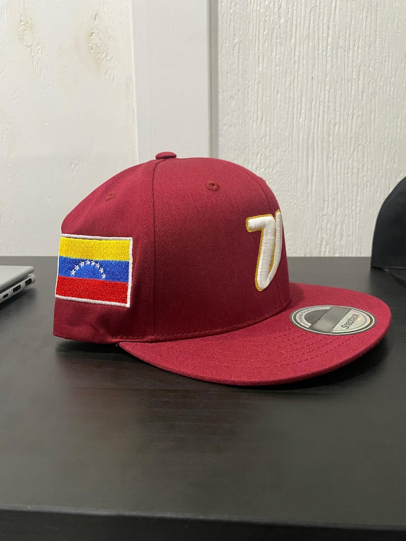 Gorra Vinotinto con Bordado 3D